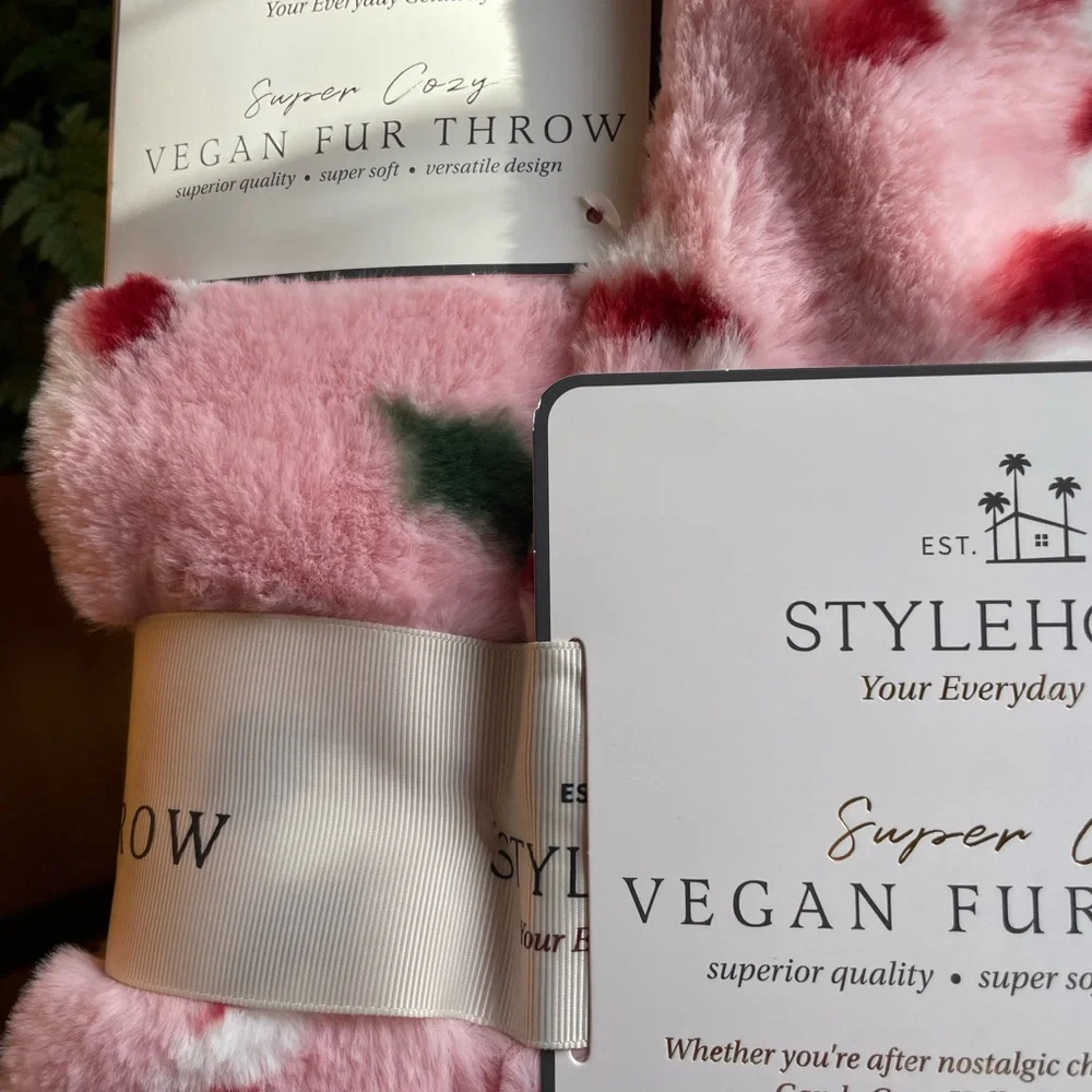 Fluffy Pink and Red Candy Cane Luxurious Super Soft 🎄Throw Blanket